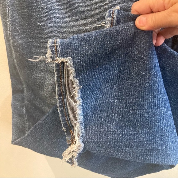 AMERICAN EAGLE Sz 16 Mom Style Busted Knee Dark Wash High Rise Chewed Hem Jeans - Picture 6 of 12